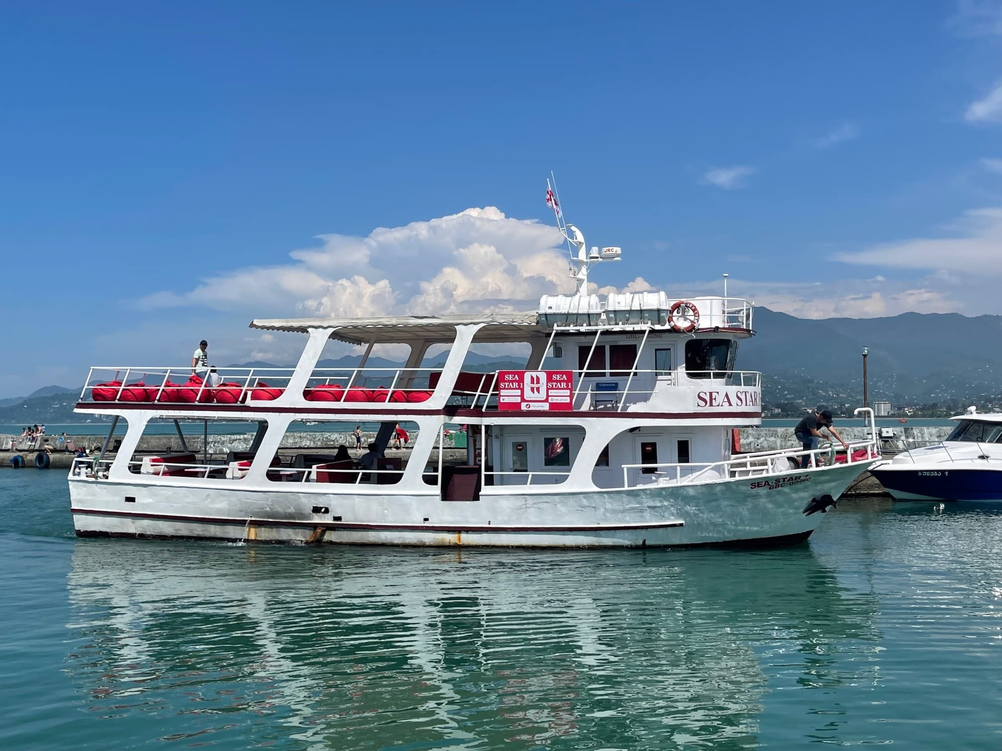 Аренда катера Sea Star 1 в Батуми — праздники на воде