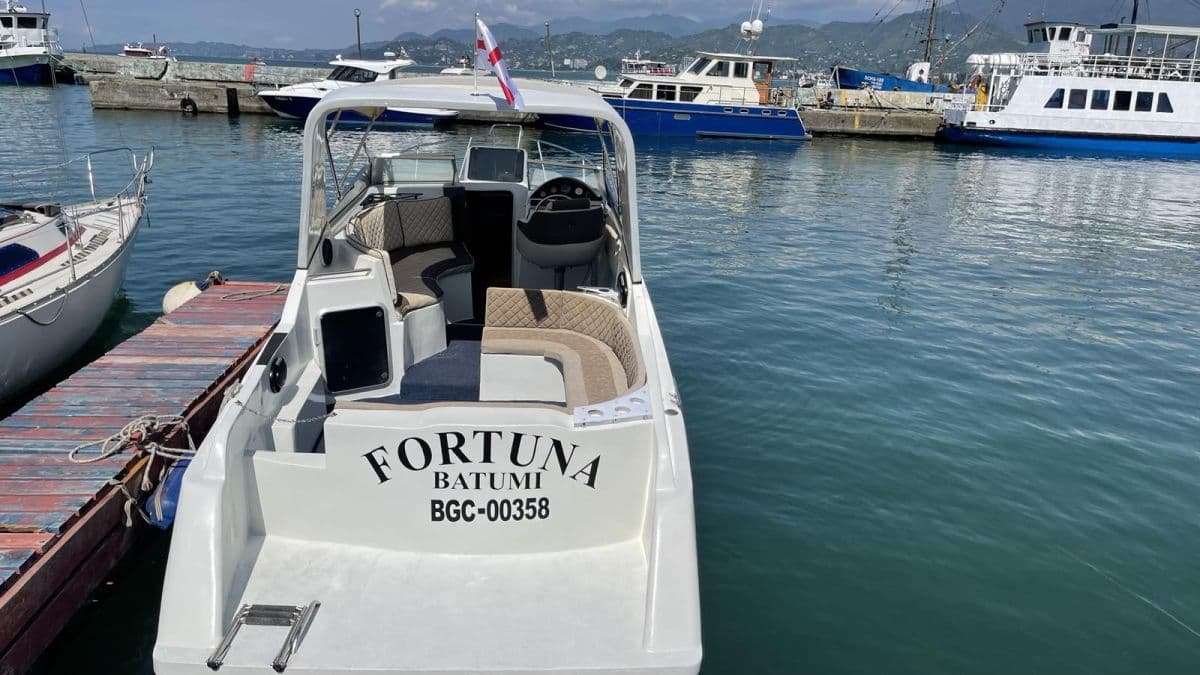 Аренда катера Fortuna в Батуми — до 11 человек