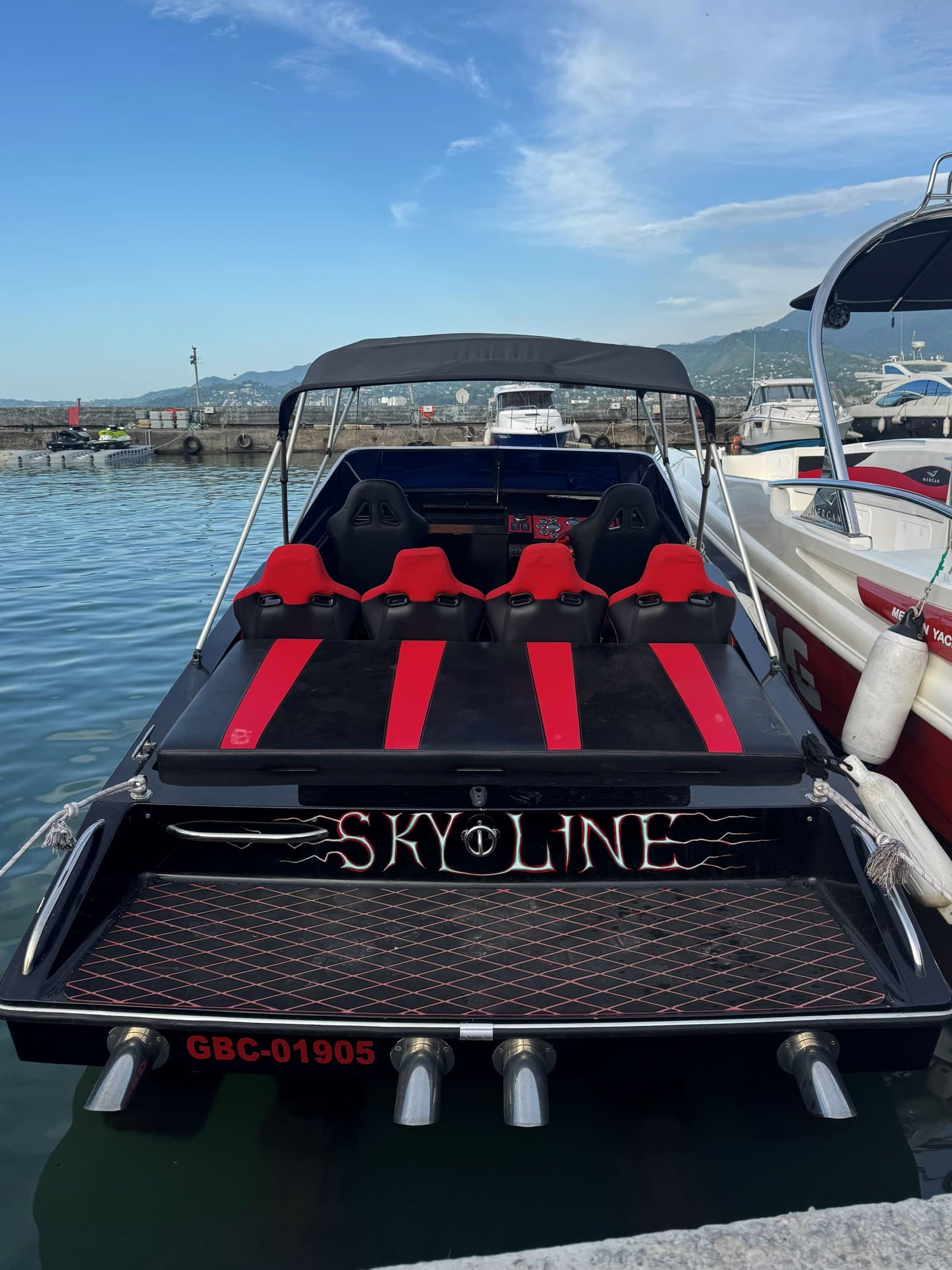 Batum'da SKYLINE 1000HP sürat teknesi kiralama