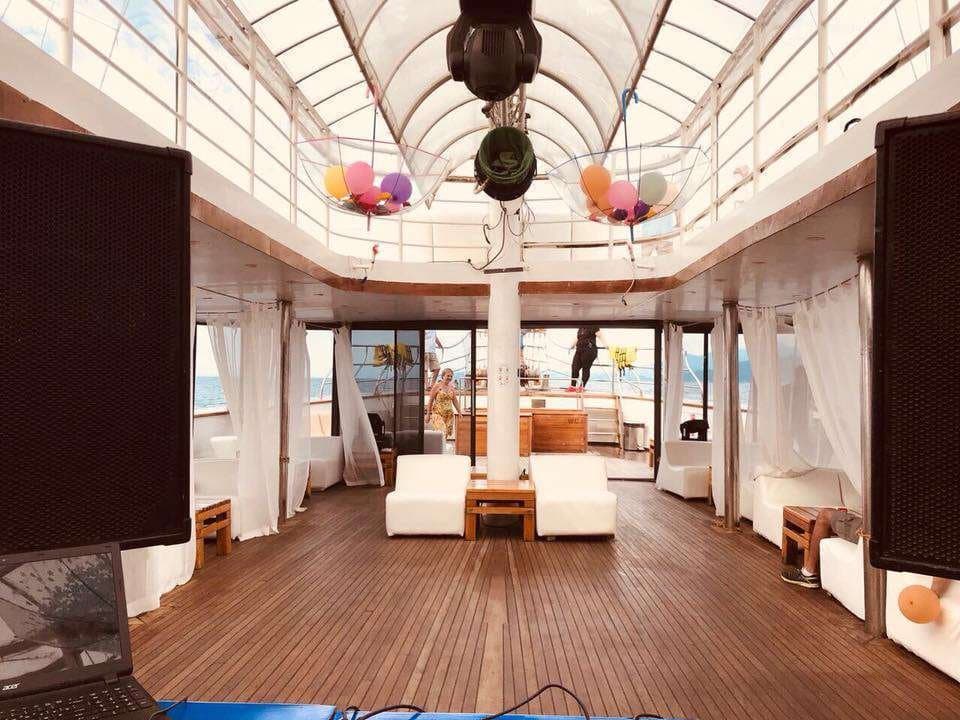 Gemi Batumi — Cruise with Onboard Restaurant