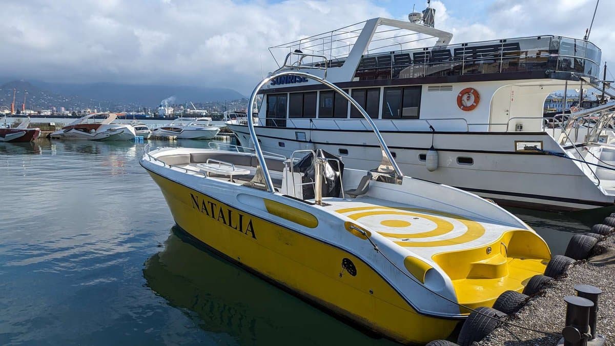 Batum'da Natalia tekne kiralama — parasailing