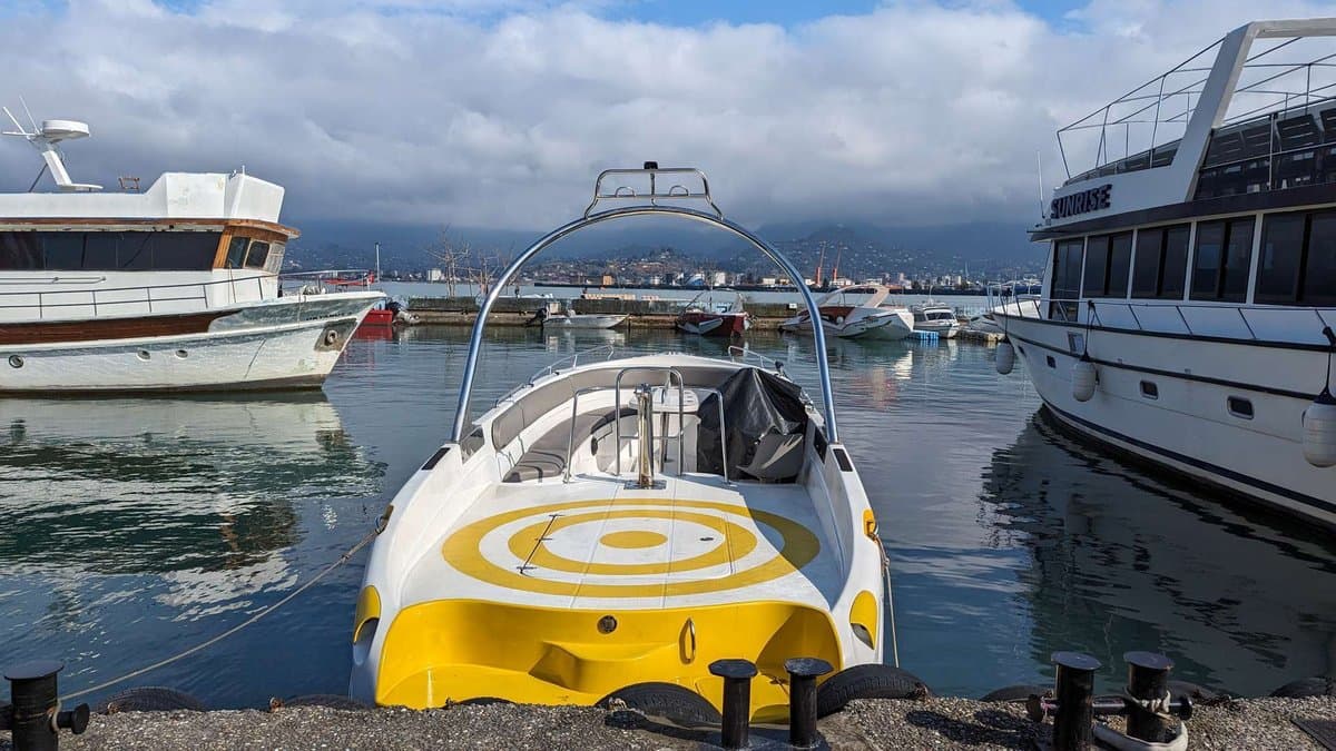 Batum'da Natalia tekne kiralama — parasailing