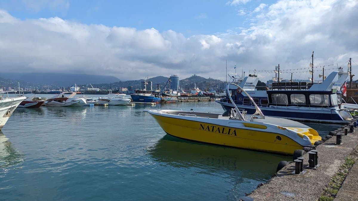 Batum'da Natalia tekne kiralama — parasailing
