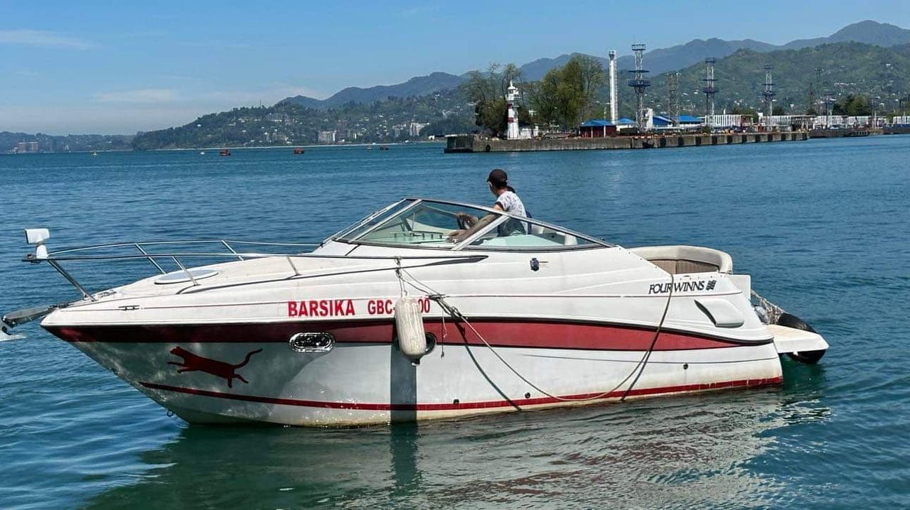 Аренда катера Barsika в Батуми — индивидуальная прогулка