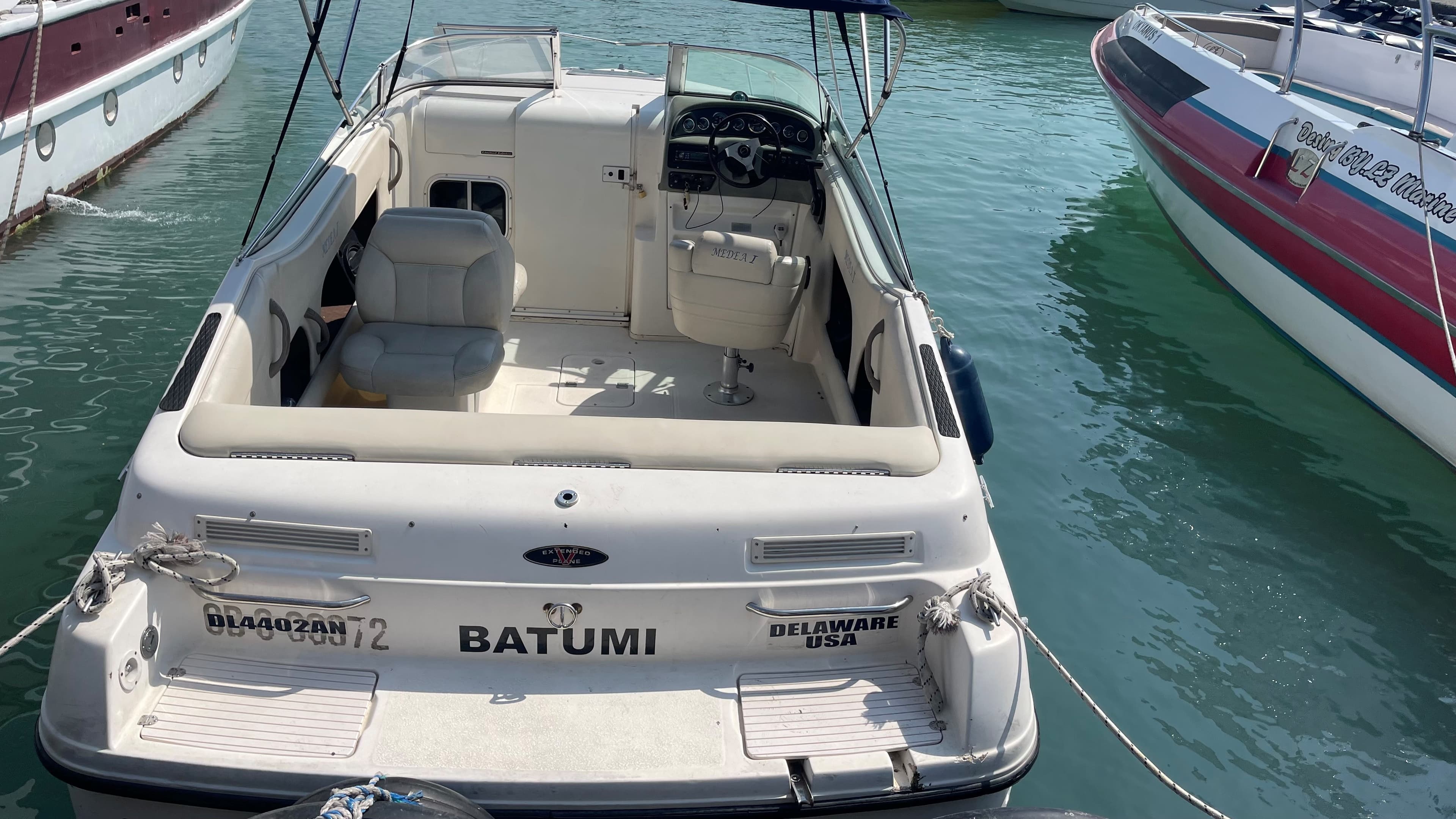 Аренда катера Batumi — до 4 человек, с каютой