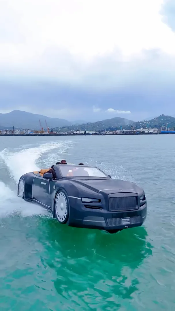 Rolls-Royce Black jet car rental in Batumi - 4 people